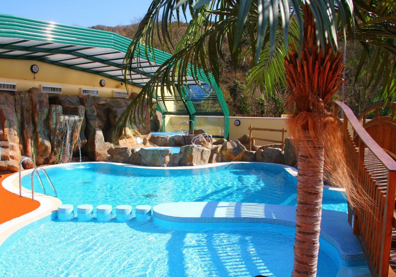Cardigan Bay Holiday Park Exteriör bild